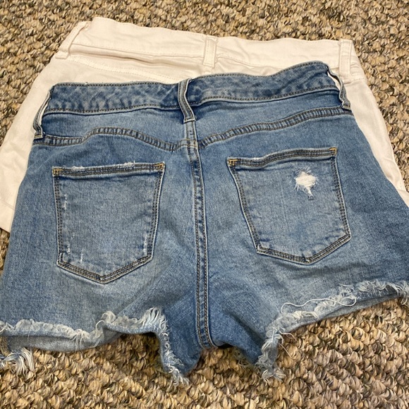 2 girls shorts. Gap size 2 universal thread size 24r - Picture 7 of 7